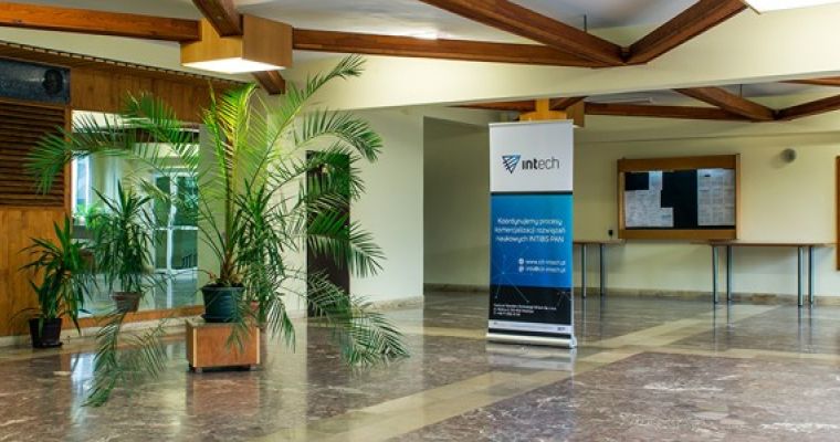 Wnętrza Instytutu w Google Street View